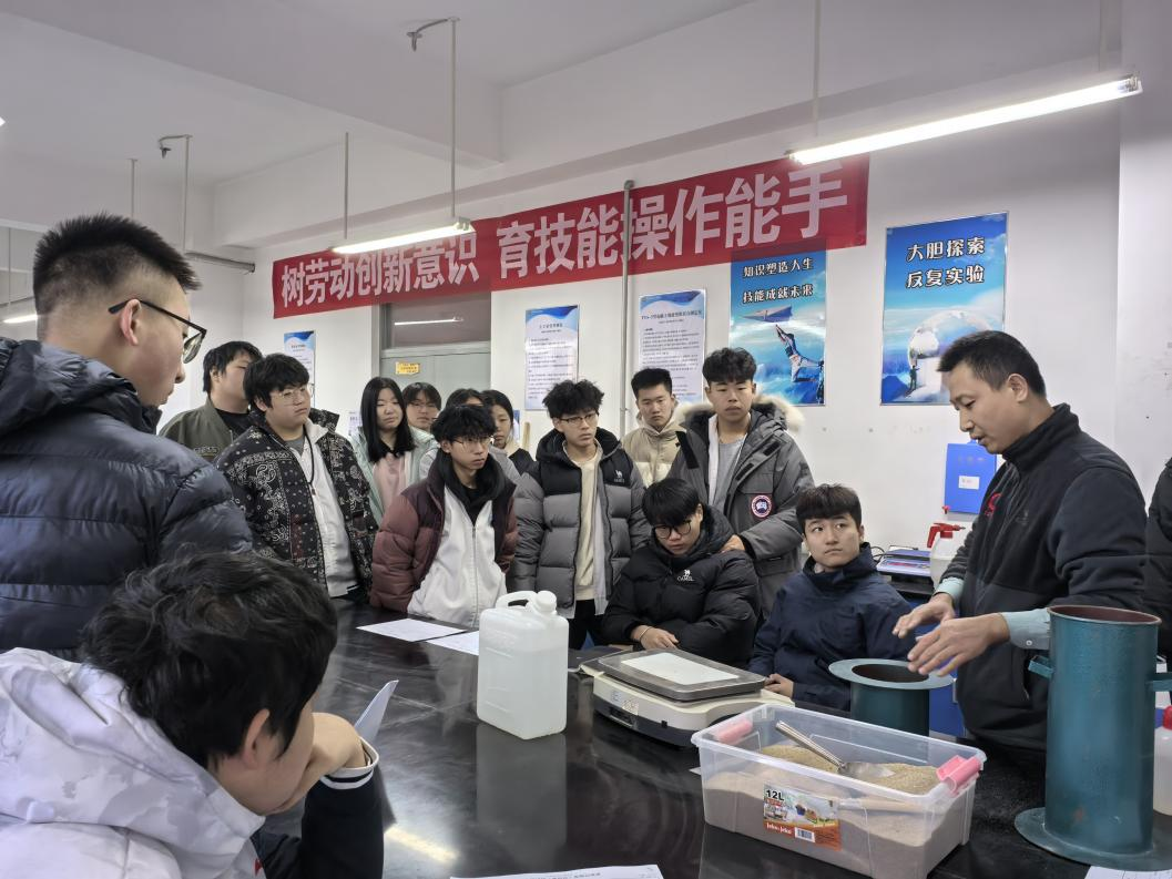 眾誠(chéng)檢測(cè)公司總工呂艷鋒赴天津市市政工程學(xué)校開(kāi)展專(zhuān)業(yè)技術(shù)授課